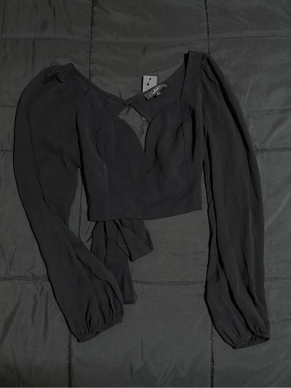 Lulu's Black V‑Neck Puff Sleeve Wrap Crop Top
